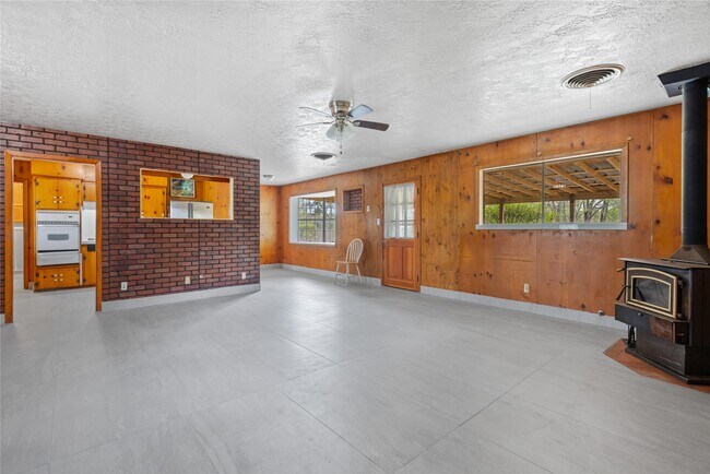 Building Photo - 18125 FM 1484 Rd