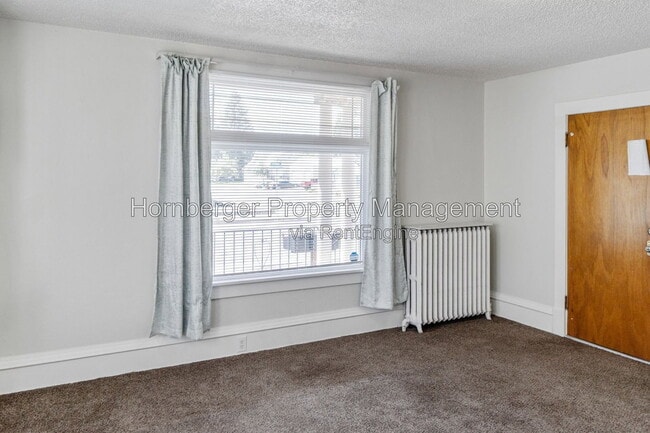 Building Photo - 1432 W Knox Ave