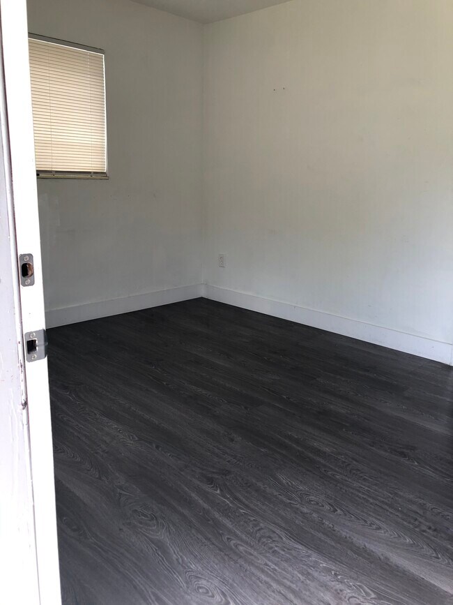 Building Photo - ATM 501, LLC