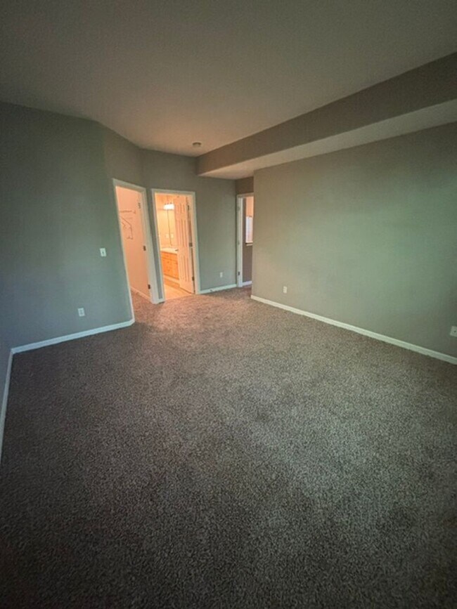 Building Photo - 3301 Park Ln