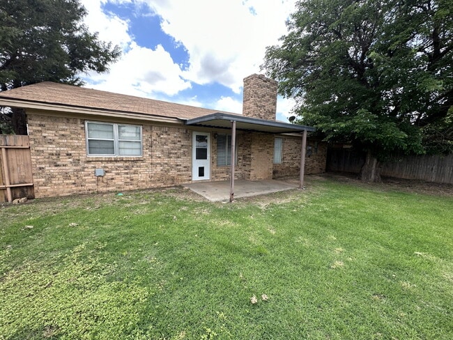 Building Photo - Spacious 3/2 in Central Lubbock!