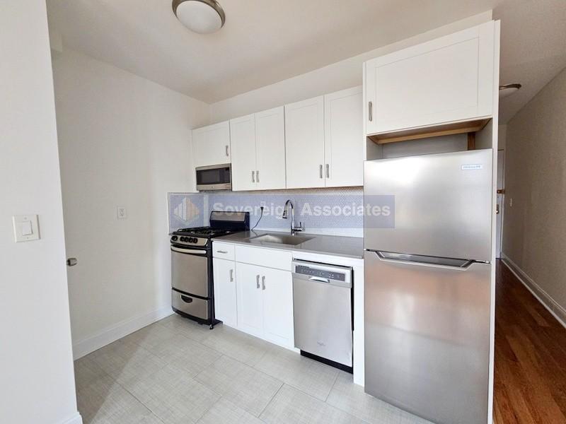 Building Photo - 515 W 168th St