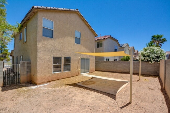 Building Photo - Fabulous 3 bed/2.5 bath two-story home in ...