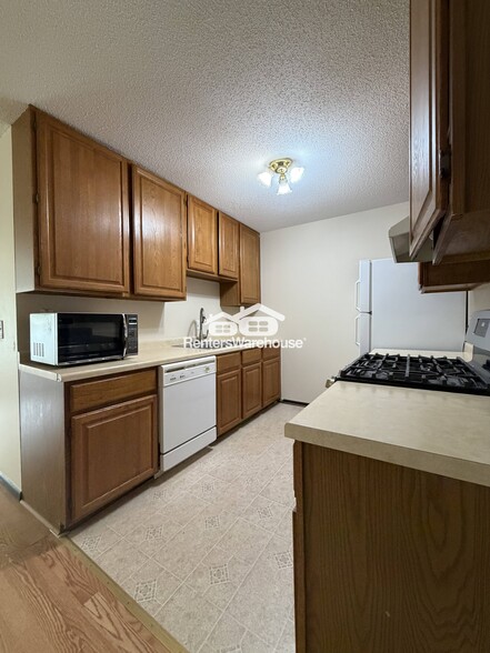 Building Photo - 1601 N Innsbruck Dr