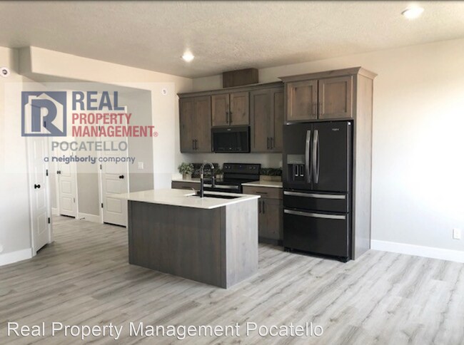 Building Photo - 3 br, 2.5 bath House - 159 Park Lawn #7