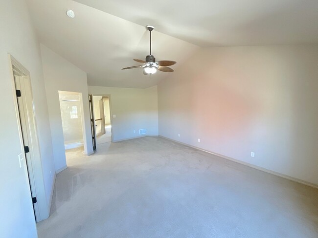 Building Photo - 4 Bedroom Home Available Near Barnes Rd & ...