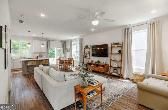 Building Photo - Modern Three Bedroom North Athens