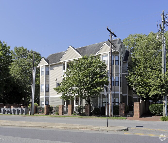 Uptown Court Charlotte, NC Apartment Finder