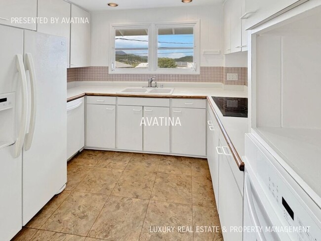 Building Photo - 1223 Manulani St