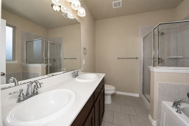Building Photo - 356 Emerald Creek Dr