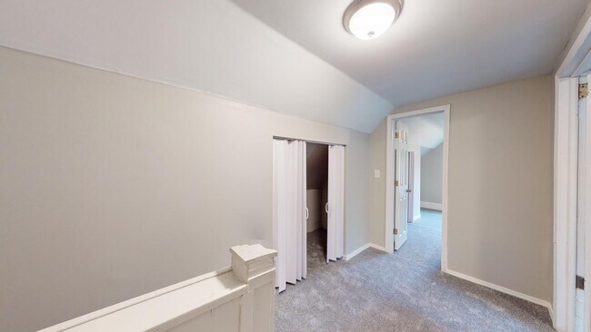 Building Photo - Old Brooklyn Area - 4 Bedroom - 1 Bath - Single Family Home