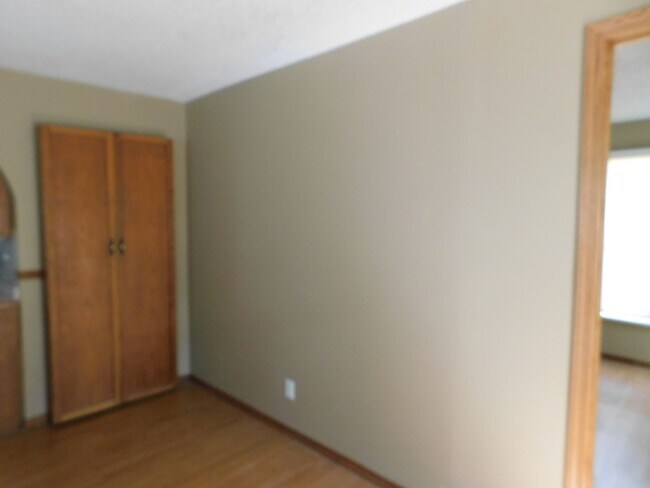 Building Photo - 4 Bedroom Home in El Dorado minutes from Down Town!