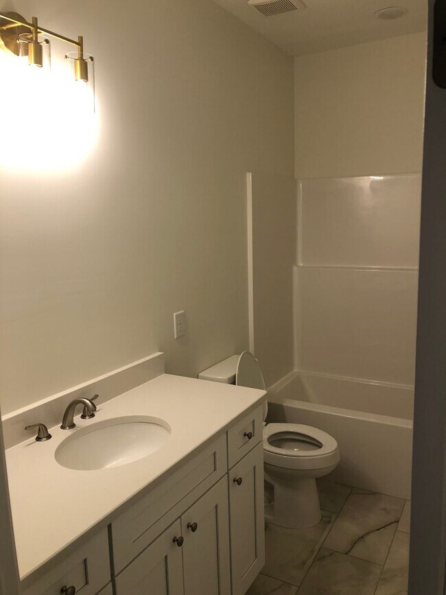 Building Photo - r38