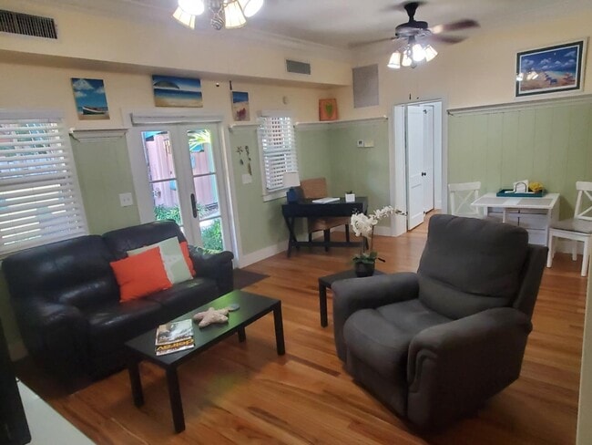 Building Photo - 226 NE 1st Ave