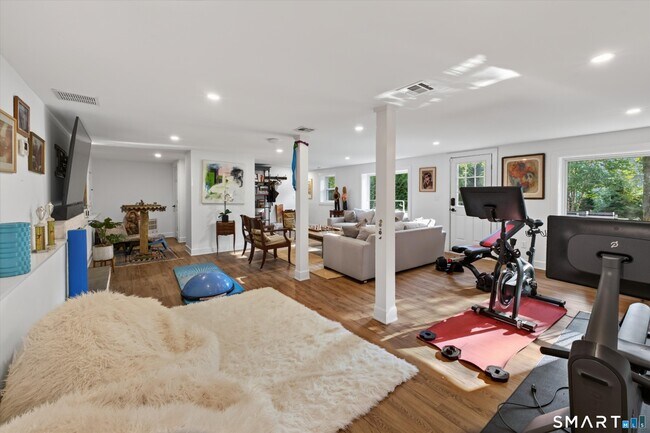 Building Photo - 6 Abbotts Ln