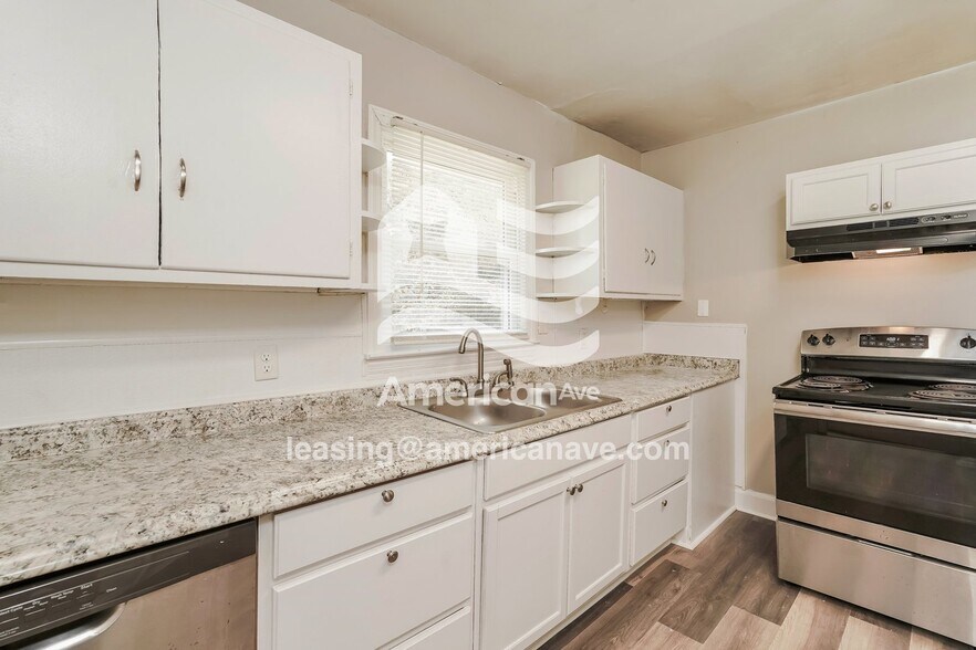 Building Photo - 3410 Westmont Dr