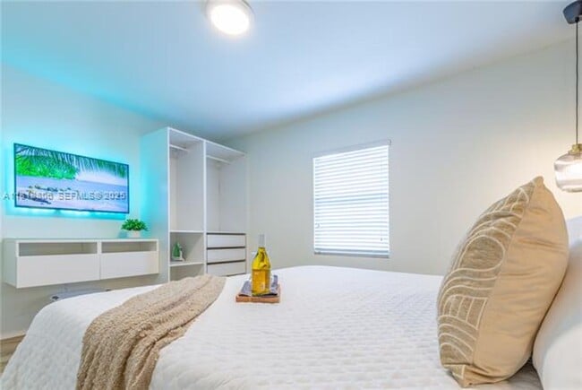 Building Photo - 1762 NW 15th St