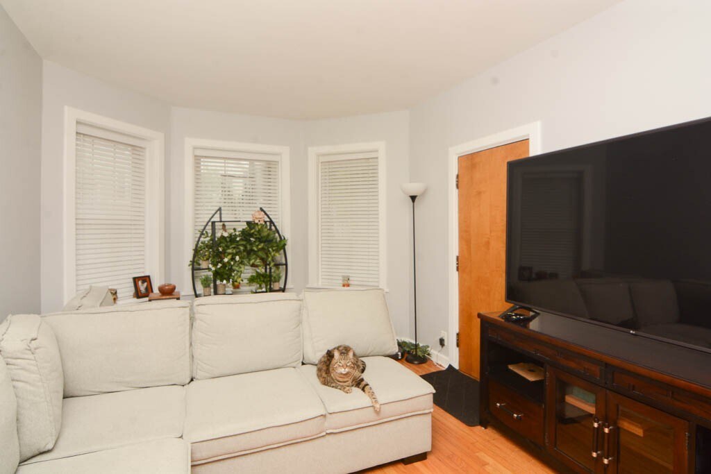 Building Photo - 1722 W Fletcher St