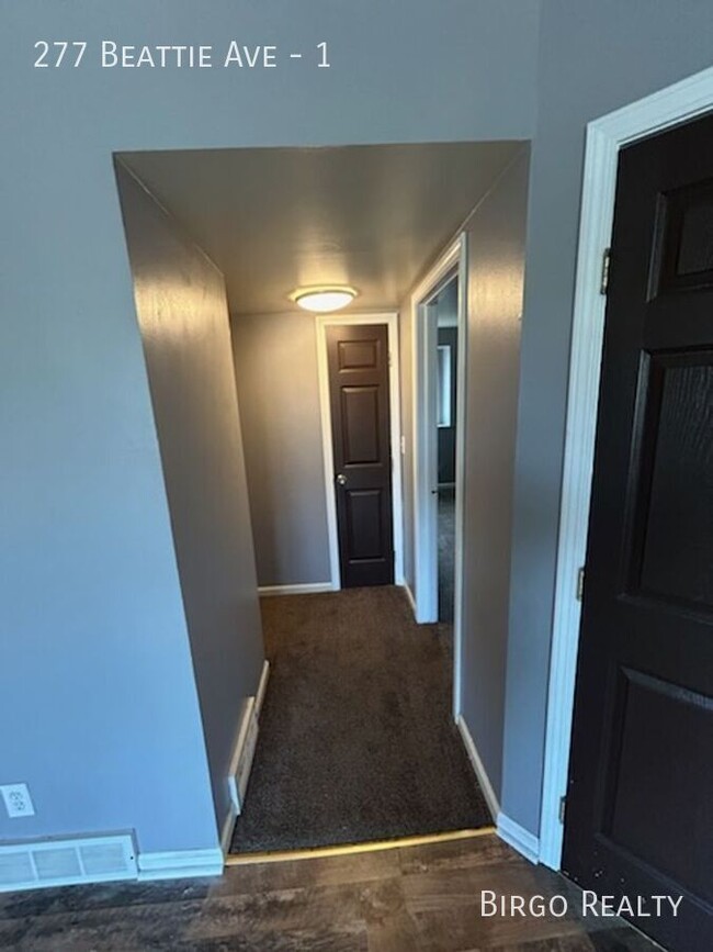 Building Photo - Move in Ready! Large and lovely 2-bedroom ...