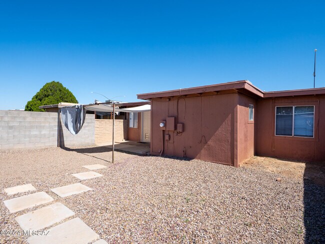 Building Photo - 6570 E Nicaragua Dr