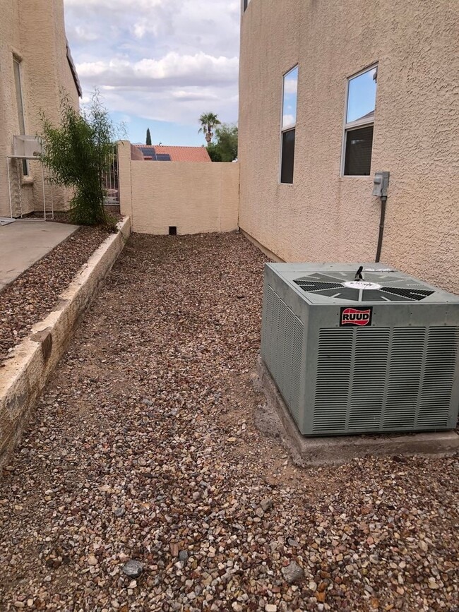 Building Photo - Honey, I’m Home! This Lovely 3 Bedroom, Two-Story Home Is Located In Summerlin.