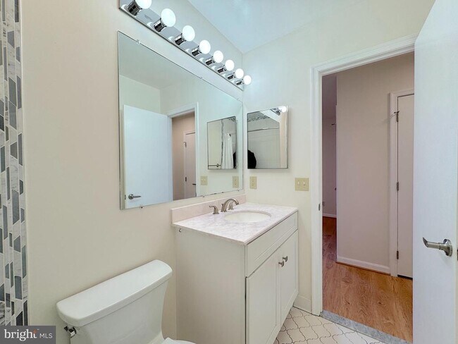 Building Photo - 1020 N Stafford St