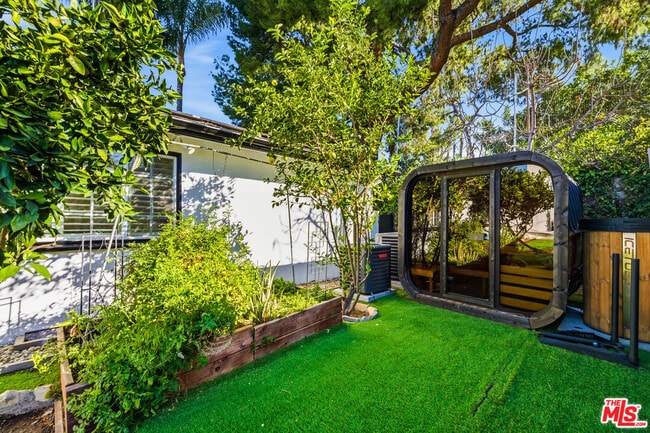 Building Photo - 22428 Victory Blvd