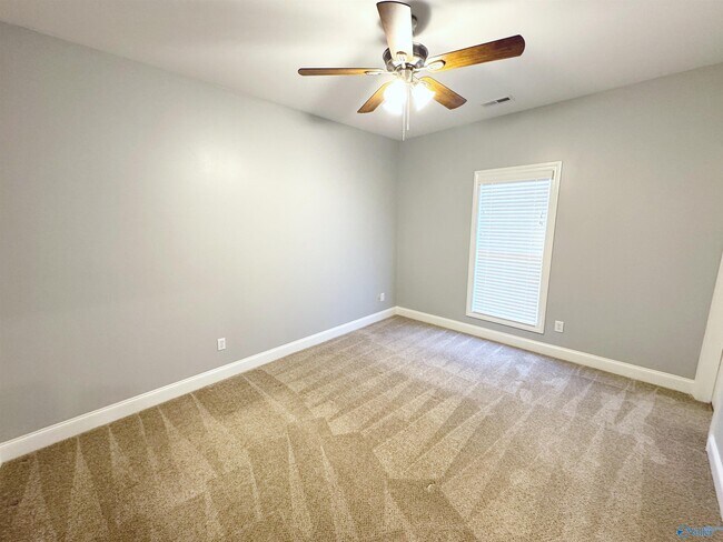 Building Photo - 118 Waxwing St