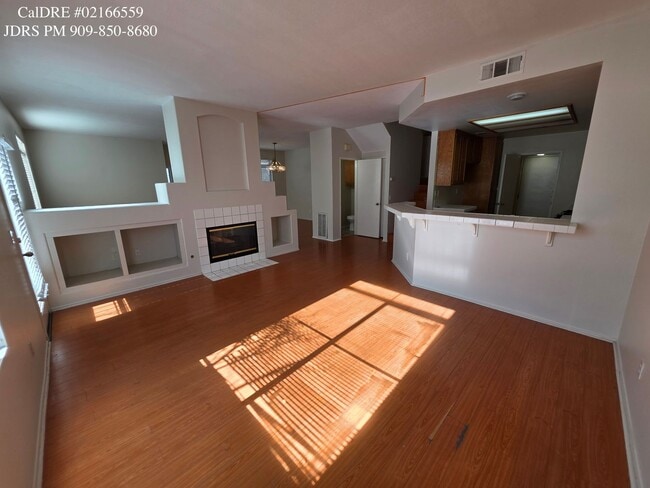 Building Photo - Ontario 3 Bedroom Condo