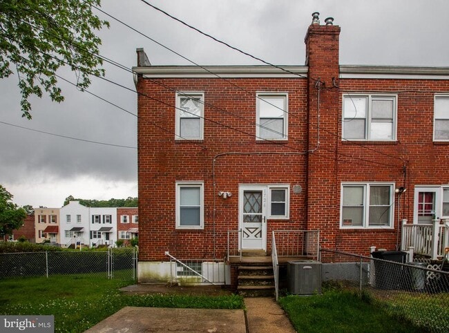Building Photo - 1726 Redwood Ave