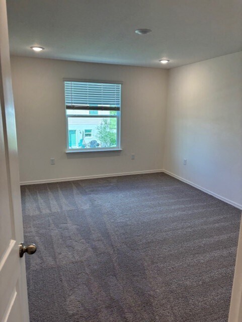 Building Photo - 3646 Majestic Dr