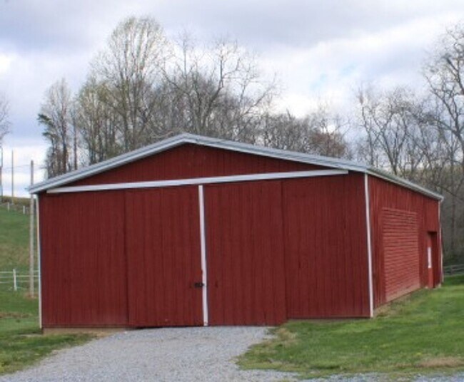Building Photo - Single Family Farm House