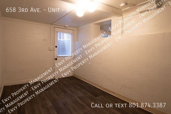 Building Photo - 658 3rd Ave