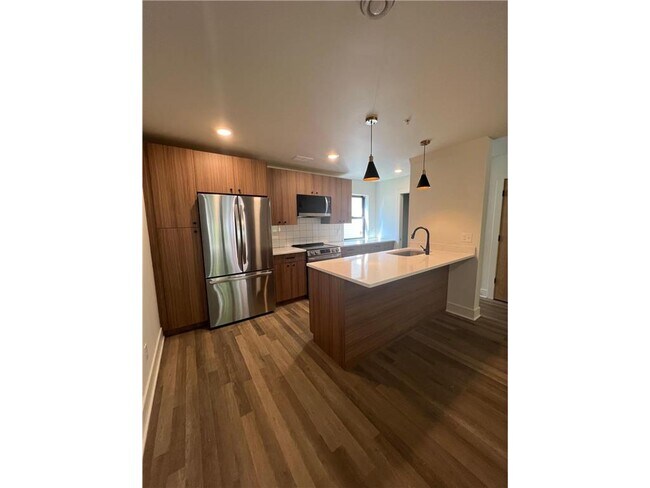 Building Photo - 131-137 W 46th St