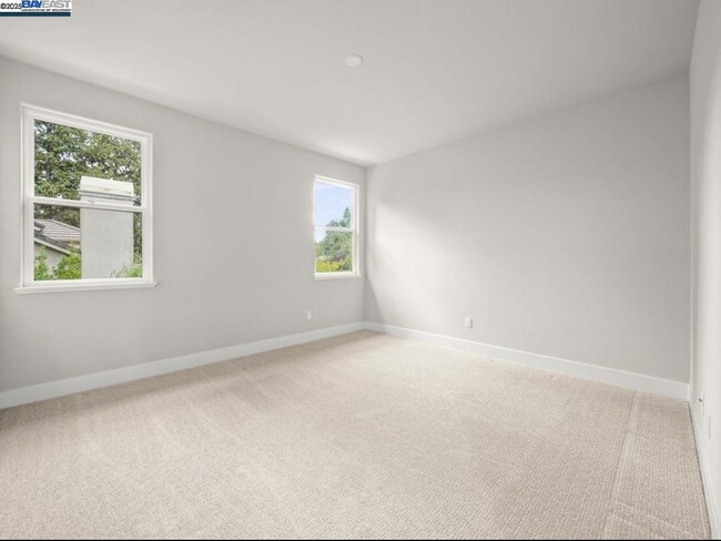 Building Photo - 1588 Alamo Way