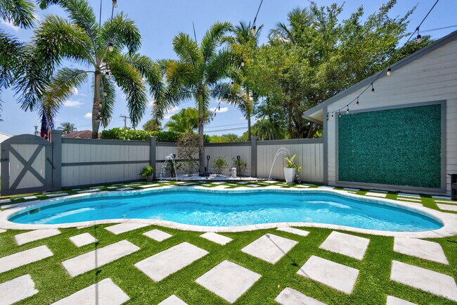 Building Photo - 13400 Bedford Mews Ct