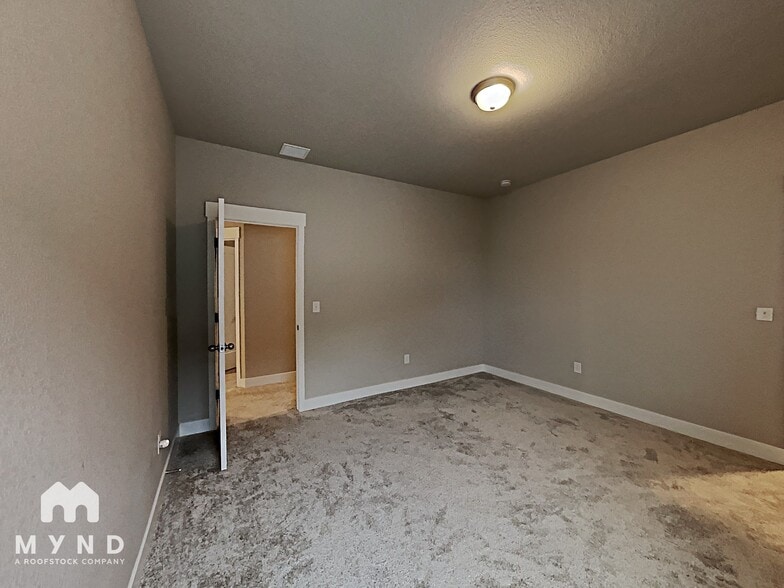 Building Photo - 6047 N Netherland Ct