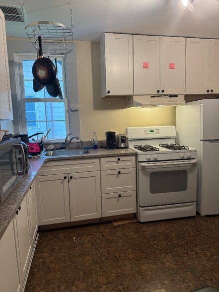 Building Photo - 533 Elizabeth St