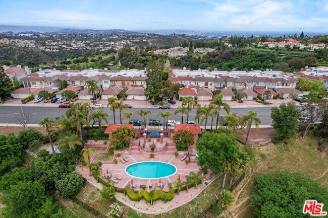 Building Photo - 2305 Canyonback Rd