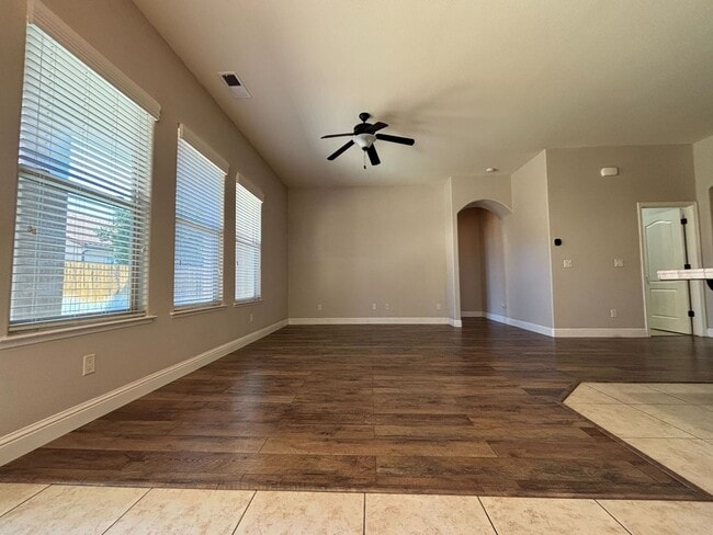 Building Photo - Beautiful 3 bedroom 2 bathroom