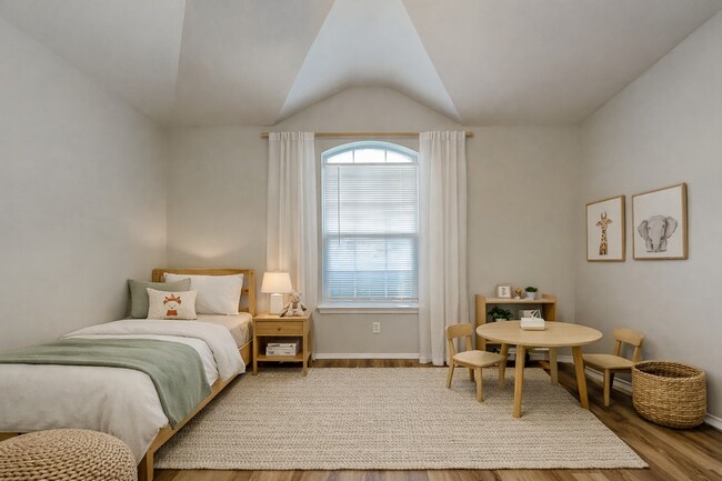 Building Photo - Charming 3-Bed, 2-Bath Home in Dallas with Garage Parking