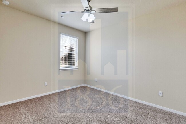 Building Photo - 2880 Donnell Dr