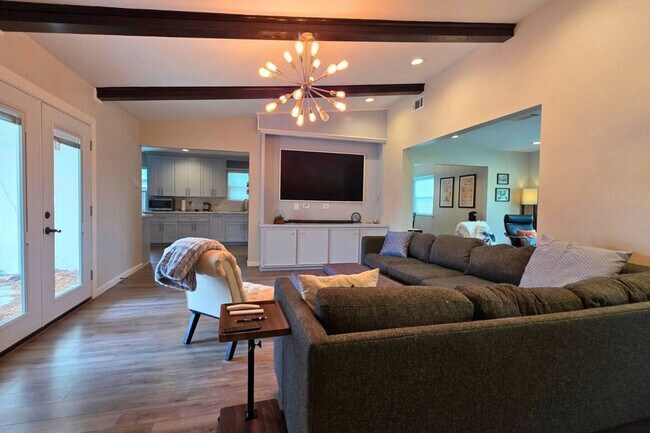 Building Photo - 1810 San Sebastian Ln