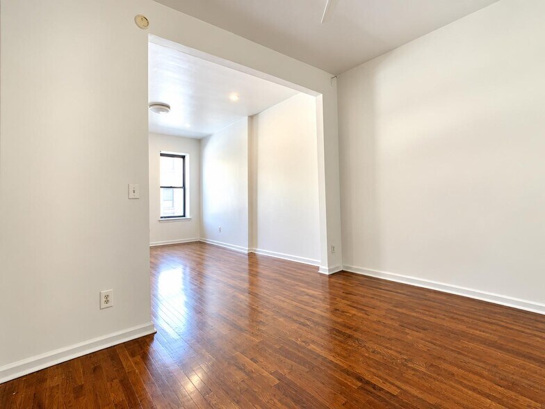 Building Photo - 928 Amsterdam Ave
