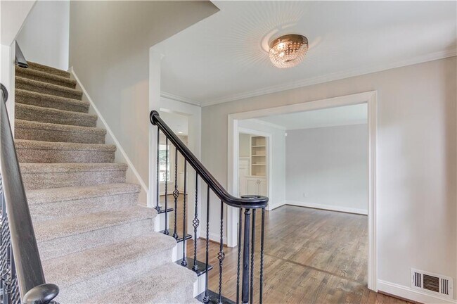 Building Photo - 153 Lantern Ridge Ct