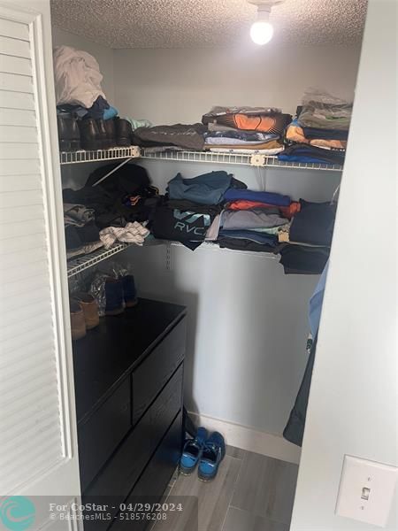 Building Photo - 111 Royal Pk Dr