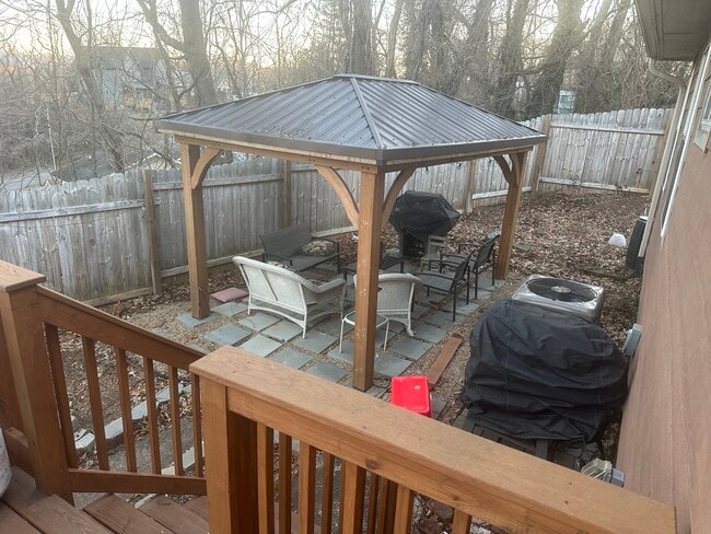 Building Photo - 15 Woodstock Ln