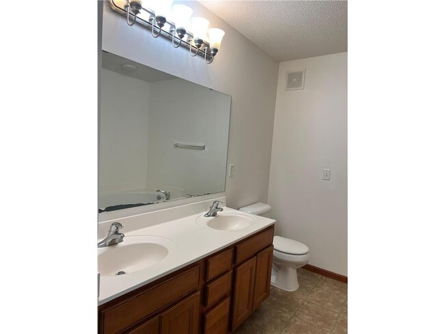 Building Photo - 5026 Yuma Ln N