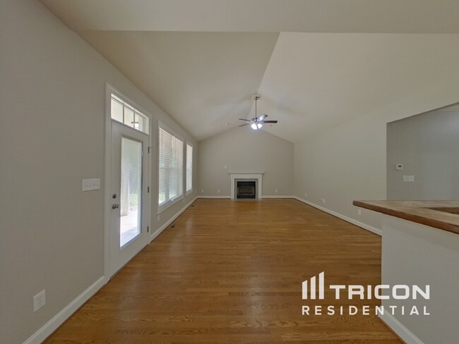Building Photo - 8721 Magnolia Estates Dr