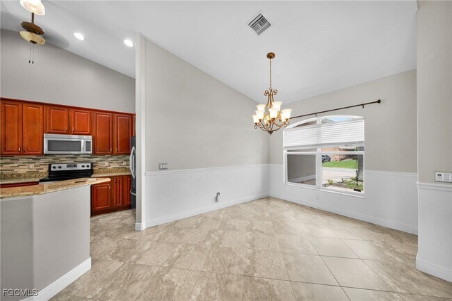 Building Photo - 3326 SW 8th St